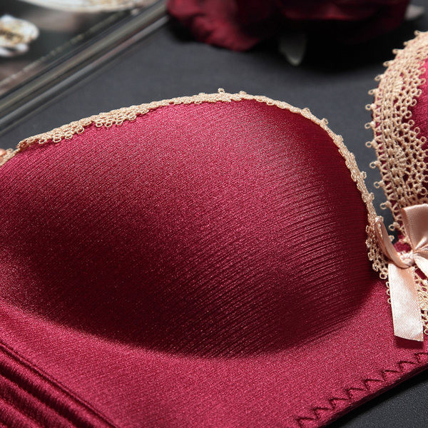 Naiste rinnahoidja pitsi ja paelaga