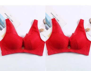 Naiste pitsrinnahoidja kolmnurksete topside ja laiade rihmadega