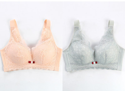 Kahest pitsist rinnahoidja komplekt kolmnurksete topsidega