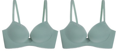 Kahest vormivast naiste rinnahoidjast koosnev komplekt