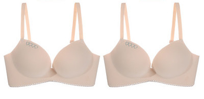 Kahest vormivast naiste rinnahoidjast koosnev komplekt