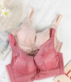 Komplektis 2 tõstva efektiga ja õhukeste rihmadega rinnahoidjat