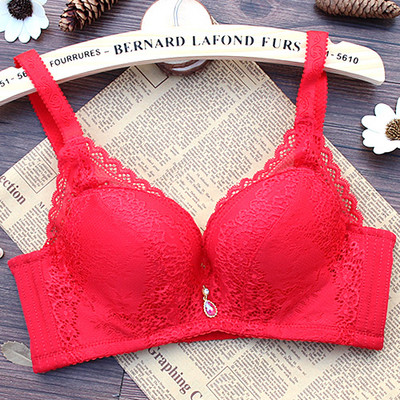 Moodne pitsrinnahoidja klassikalise kupliga