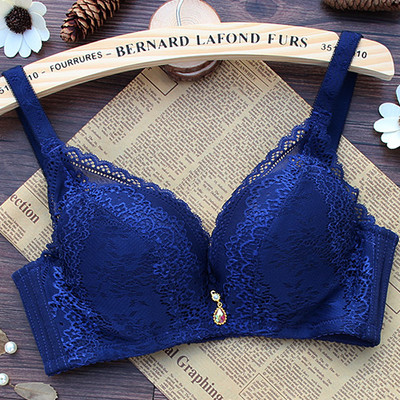 Moodne pitsrinnahoidja klassikalise kupliga