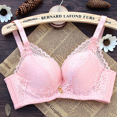 Moodne pitsrinnahoidja klassikalise kupliga