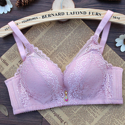 Moodne pitsrinnahoidja klassikalise kupliga