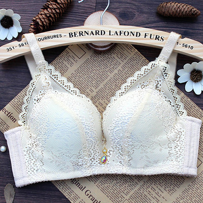 Moodne pitsrinnahoidja klassikalise kupliga