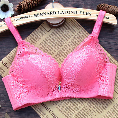 Moodne pitsrinnahoidja klassikalise kupliga