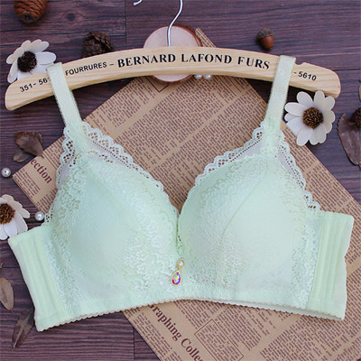 Moodne pitsrinnahoidja klassikalise kupliga