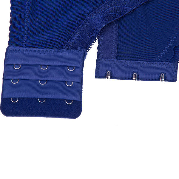 Moodne pitsrinnahoidja klassikalise kupliga