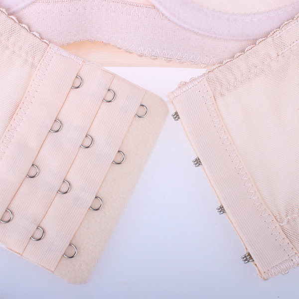 Naiste laiade rihmadega pitsist rinnakas