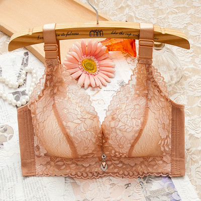 Μοντέρνο γυναικείο σουτιέν styling με δαντέλα