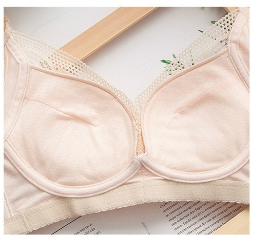 Moodne naiste rinnahoidja pitsi ja metallelemendiga