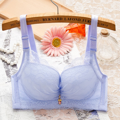 Pitsi ja metallist kaunistusega naiste rinnahoidja