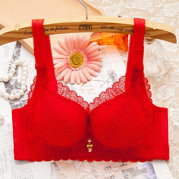 Pitsi ja metallist kaunistusega naiste rinnahoidja