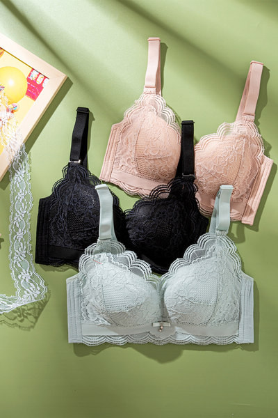 Naiste pitsrinnahoidja reguleeritavate rihmadega