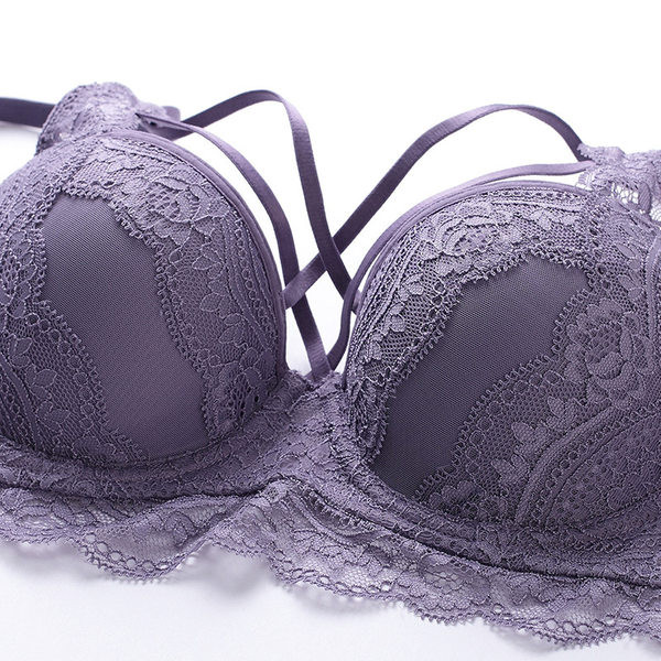 Jelenlegi bikini és melltartó készlet csipkével