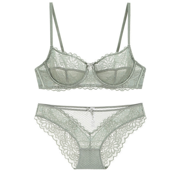 Γυναικεία δαντελένια εσώρουχα σε δύο μέρη