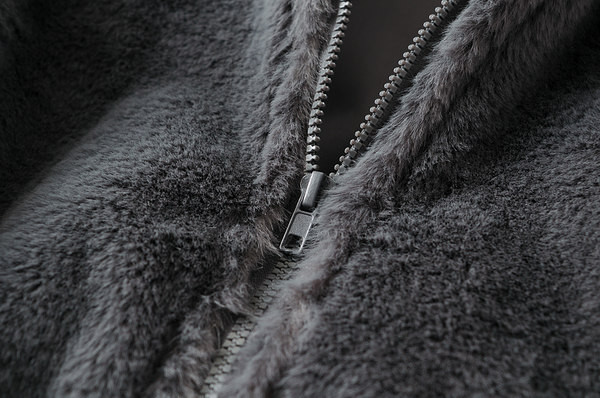 Kinnitusega moodne naiste dressipluus