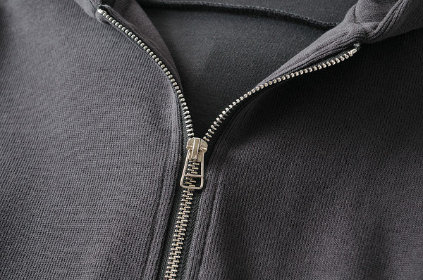 Naiste lühike kapuutsiga ja kinnitusega dressipluus