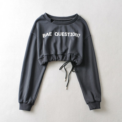 Naiste lühike pluus ümara kaelusega ja kirjaga