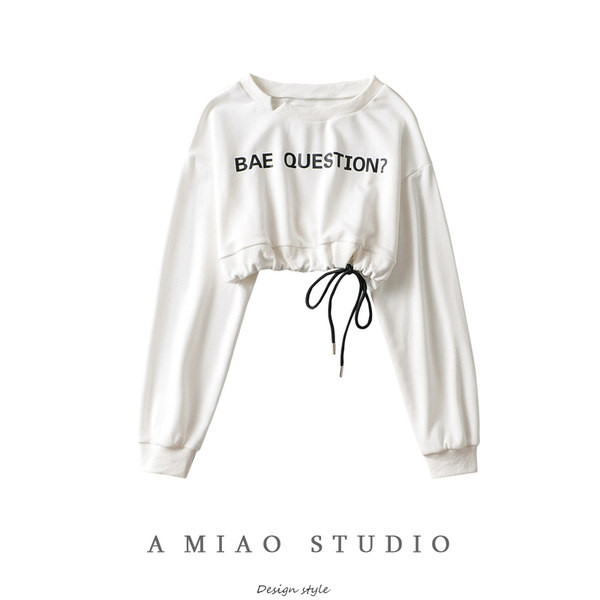 Naiste lühike pluus ümara kaelusega ja kirjaga