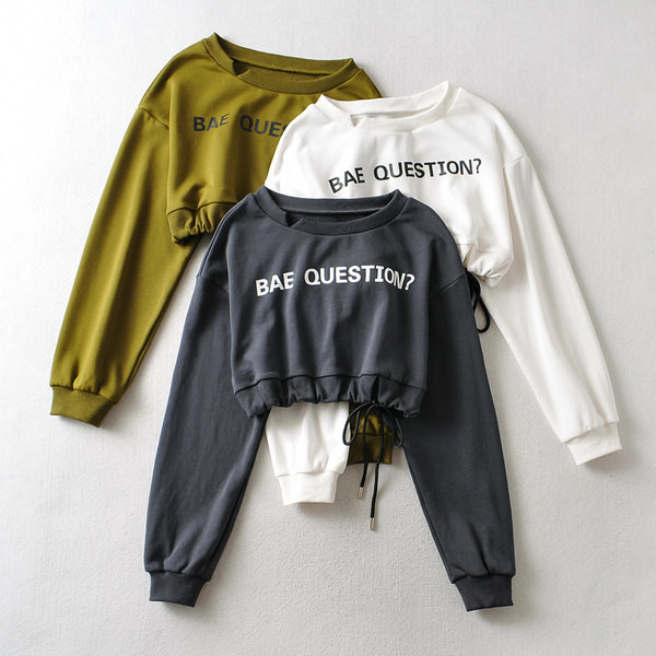 Naiste lühike pluus ümara kaelusega ja kirjaga