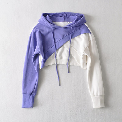 Lühike kapuutsi ja lipsudega dressipluus