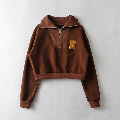 Lühikese mudeliga naiste dressipluus luku ja tikandiga