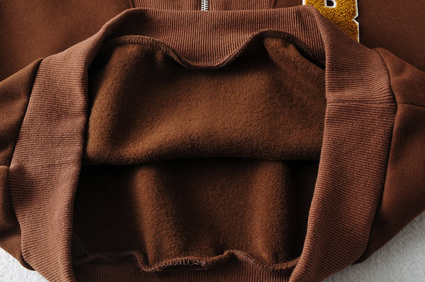 Lühikese mudeliga naiste dressipluus luku ja tikandiga