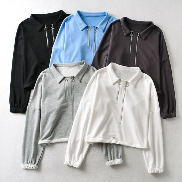 Ühevärviline tõmbluku ja pikkade varrukatega naiste dressipluus