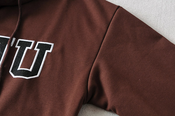 Pruuni värvi ja tikandiga naiste dressipluus