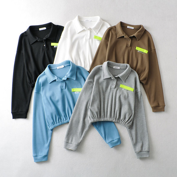 Női pulóver klasszikus gallérral