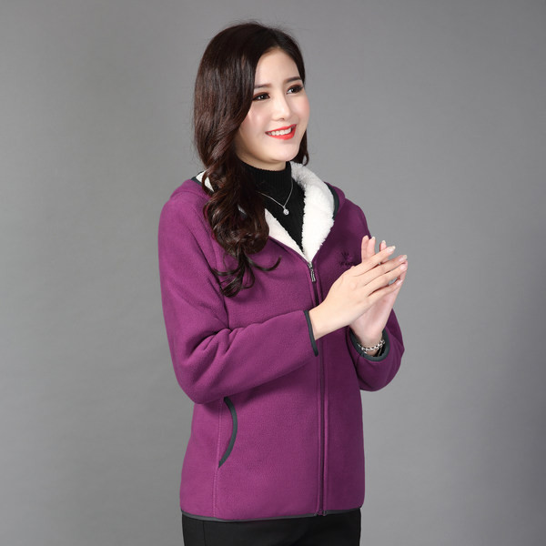 Igapäevane kapuutsiga dressipluus - naistele