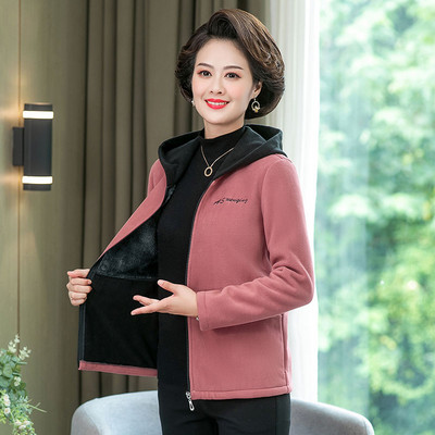 Mitmes värvitoonis kirjaga igapäevane dressipluus ja kapuuts