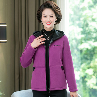 Mitmes värvitoonis kirjaga igapäevane dressipluus ja kapuuts