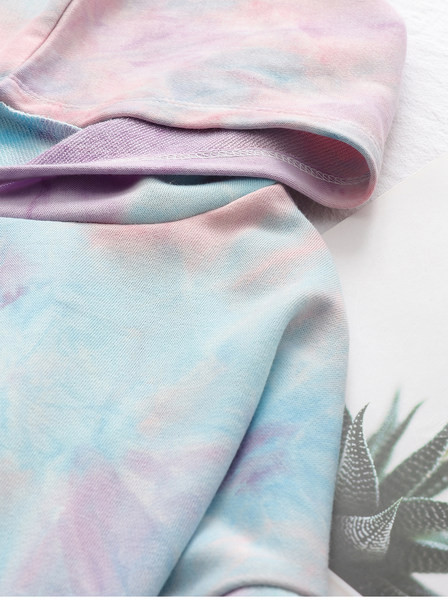 Színes női pulóver kapucnival