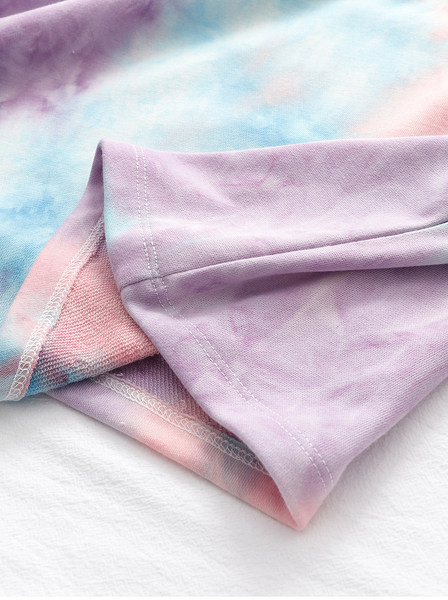 Színes női pulóver kapucnival