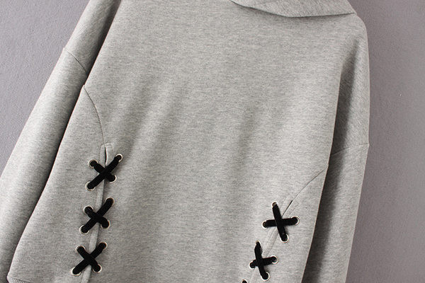 Kahes värvitoonis lipsude ja kapuutsiga naiste dressipluus