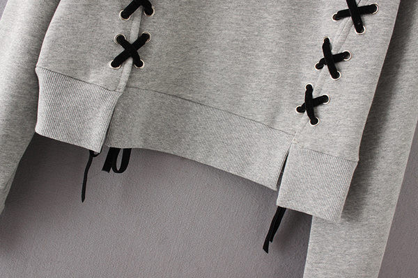 Kahes värvitoonis lipsude ja kapuutsiga naiste dressipluus