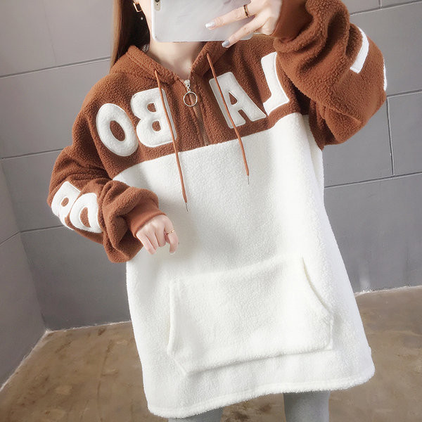 Naiste talvine plüüsist dressipluus kapuutsiga ja tikitud pealdisega