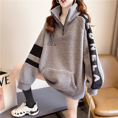 Φαρδύ πολικό φούτερ με κέντημα και επιγραφή