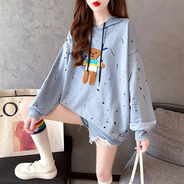 Laia mudeliga naiste dressipluus värvitrükiga ja kapuutsiga