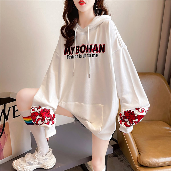 Φαρδύ φούτερ με έγχρωμη απλικέ και κουκούλα για γυναίκες