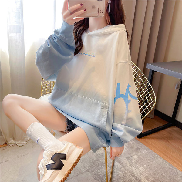 Lai naiste dressipluus aplikatsiooni ja taskuga - kolme värvi