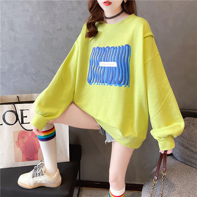 Tasuta dressipluus ovaalse kaelusega ja pealdisega