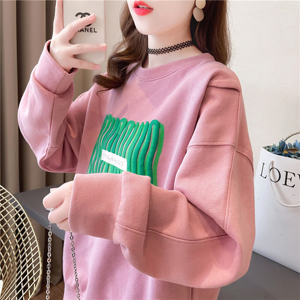 Tasuta dressipluus ovaalse kaelusega ja pealdisega