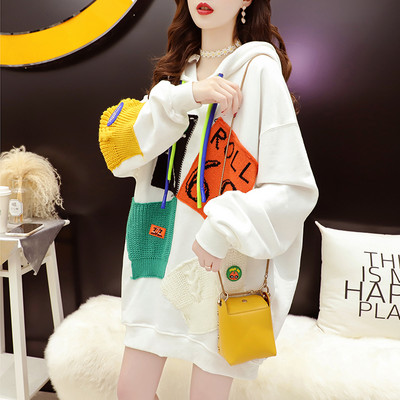 Pikk kapuutsiga naiste dressipluus - valge ja must