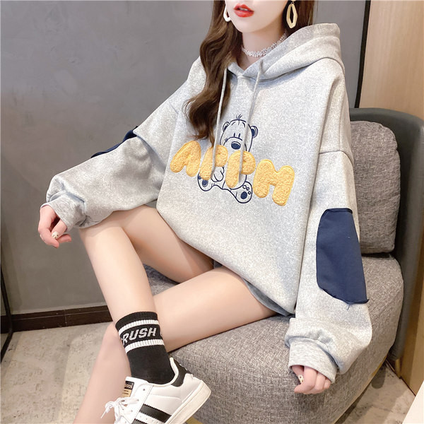 Tasuta mudel aplikatsiooniga naiste dressipluus