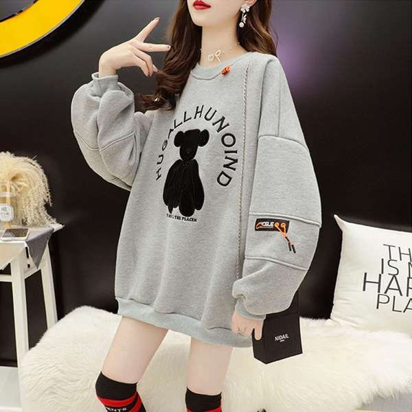 Tikandite ja ümara kaelusega igapäevane naiste dressipluus